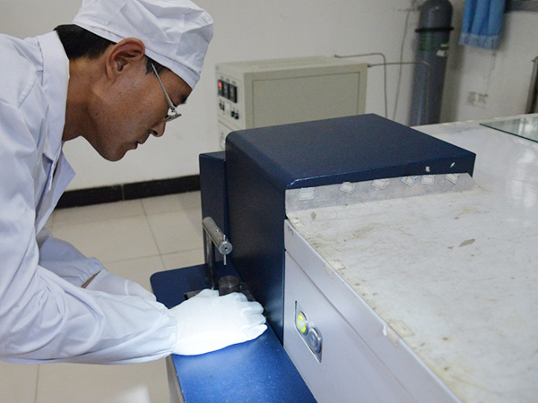 直接光谱仪剖析钢铁化学因素